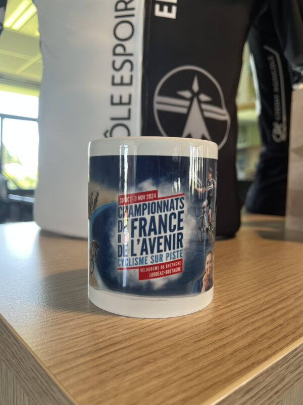 Mug officiel "Championnats de France de l'Avenir Piste 2024" – Image 2
